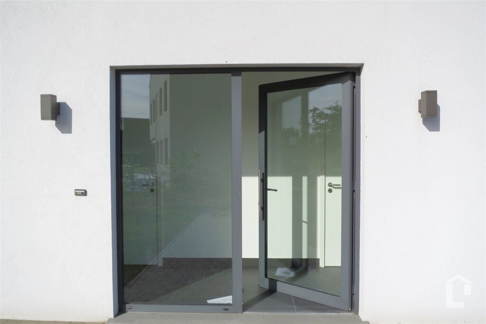 Lichtrijke moderne woning in rustige woonwijk te Eke foto 2