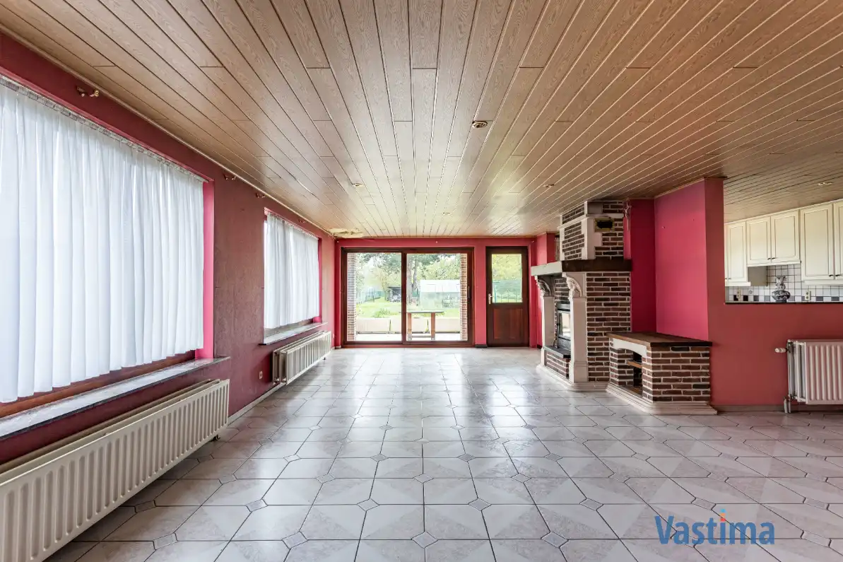 Ruime halfopen bungalow met grote kelder, 3 slaapkamers en zonnige tuin foto 10