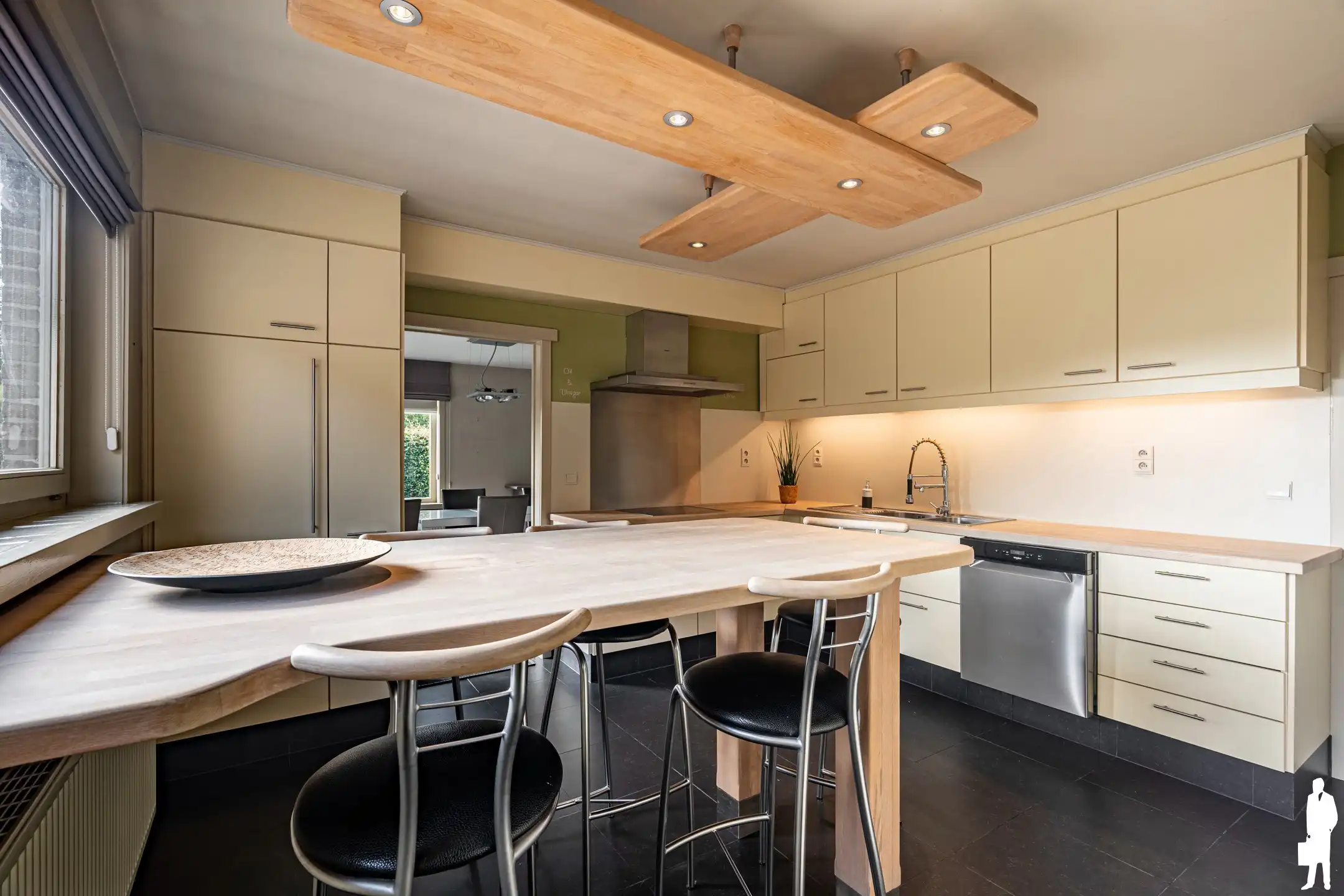 Ruime woning met 5 slpk. op ca. 16 are; uniek, groen gelegen foto 9