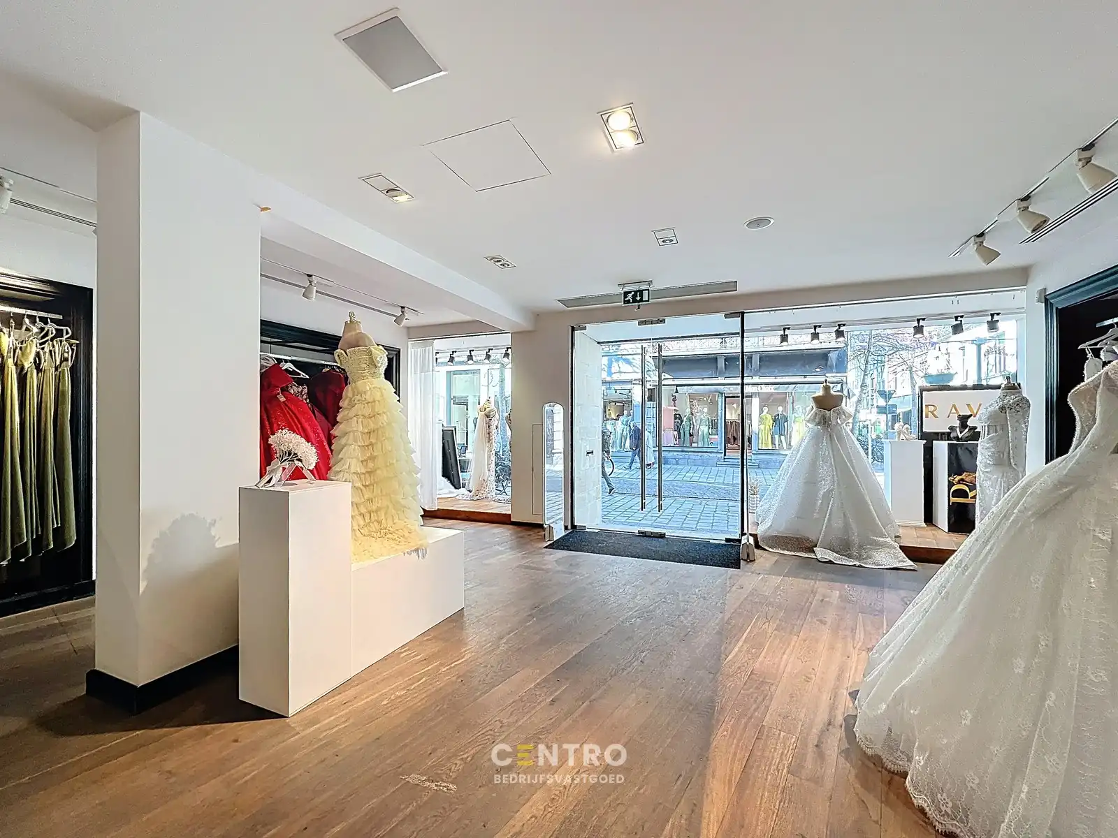 Handelspand met uitstraling (420 m² winkelruimte + extra stockruimte) te huur op topligging in OOSTSTRAAT, Roeselare. foto 9