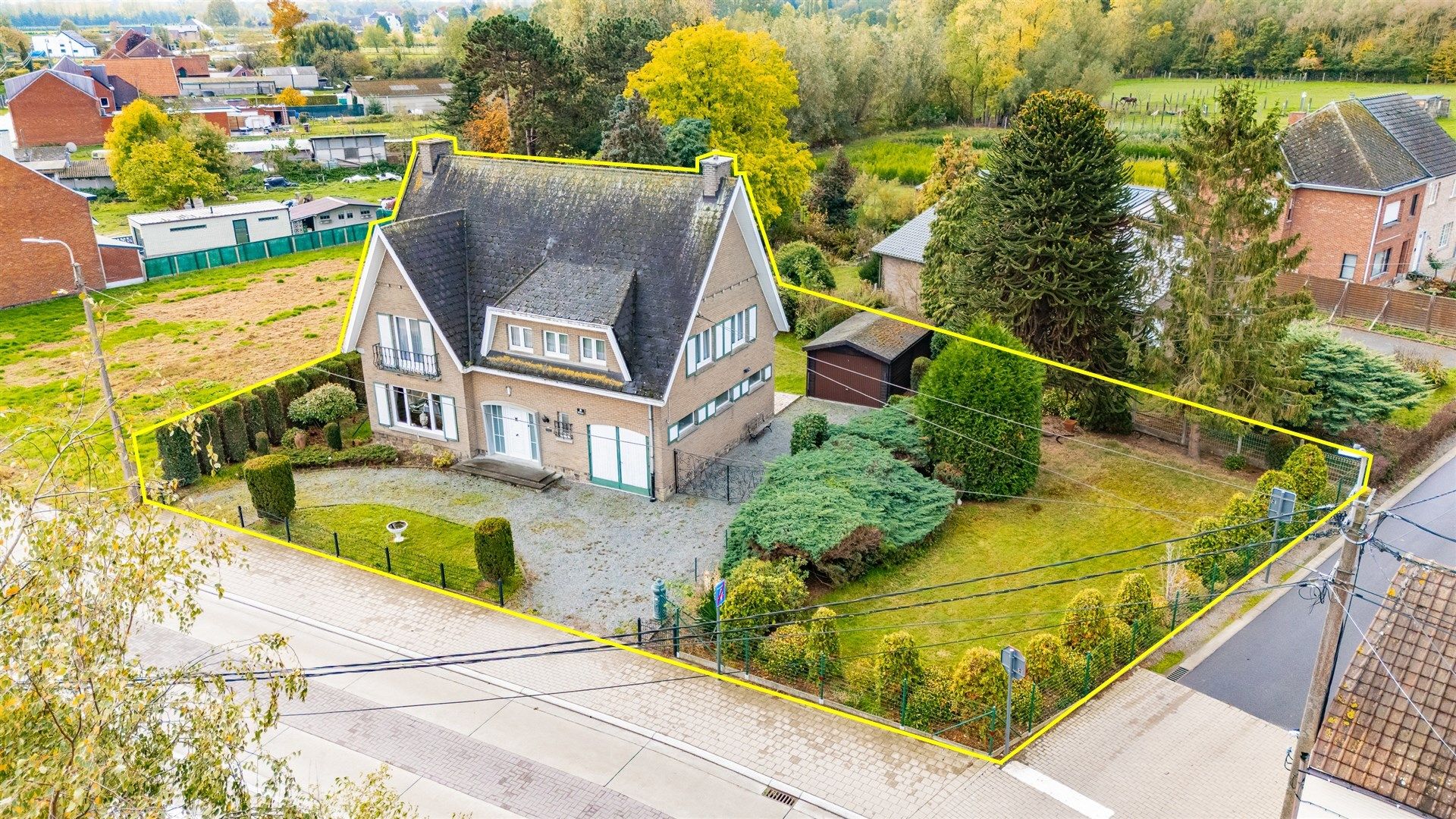 Hoofdfoto van de publicatie: Charmante vrijstaande woning met grote tuin in het landelijke Bruinbeke 