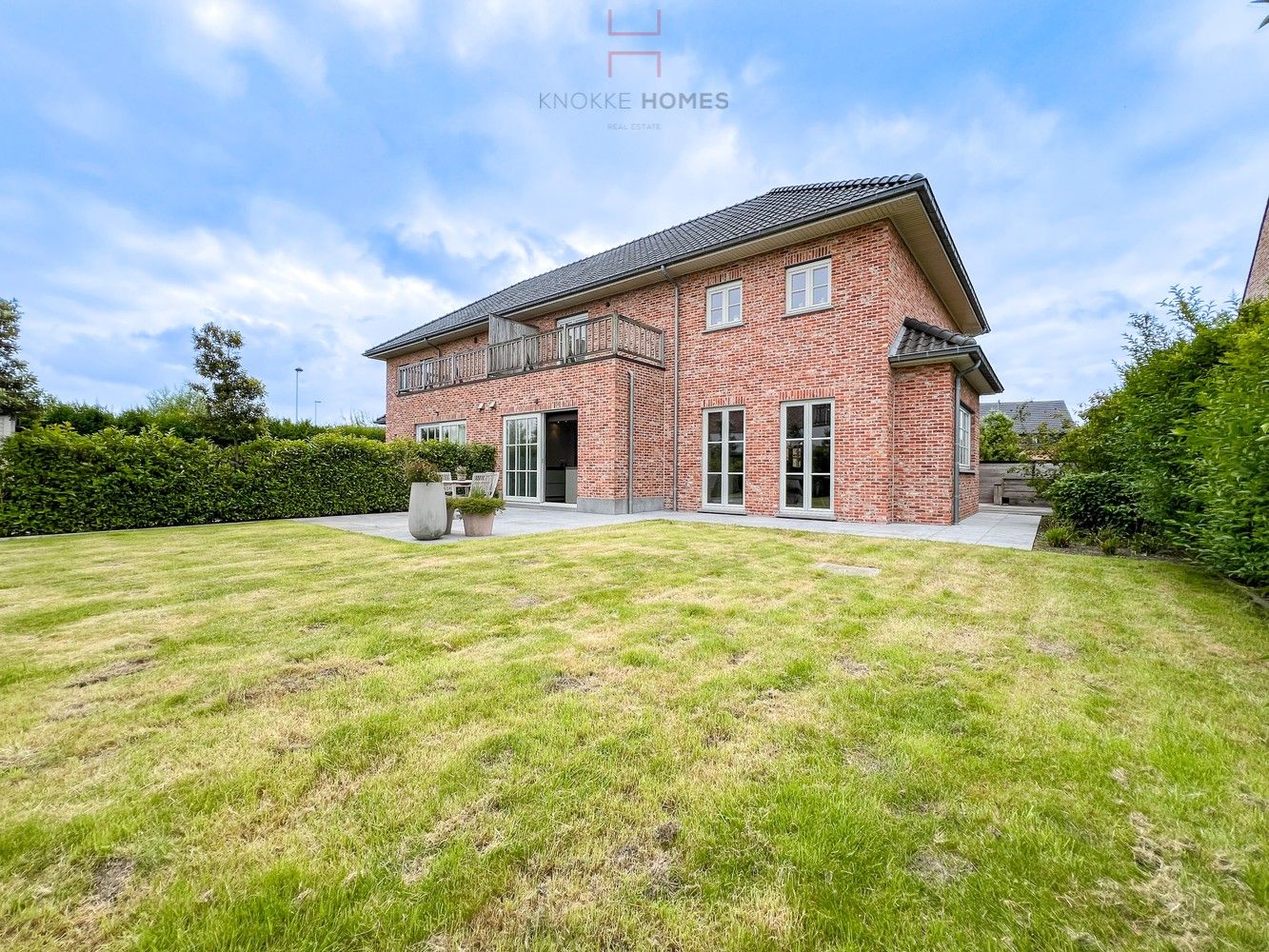 Mooie koppevilla met tuin foto {{pictureIndex}}