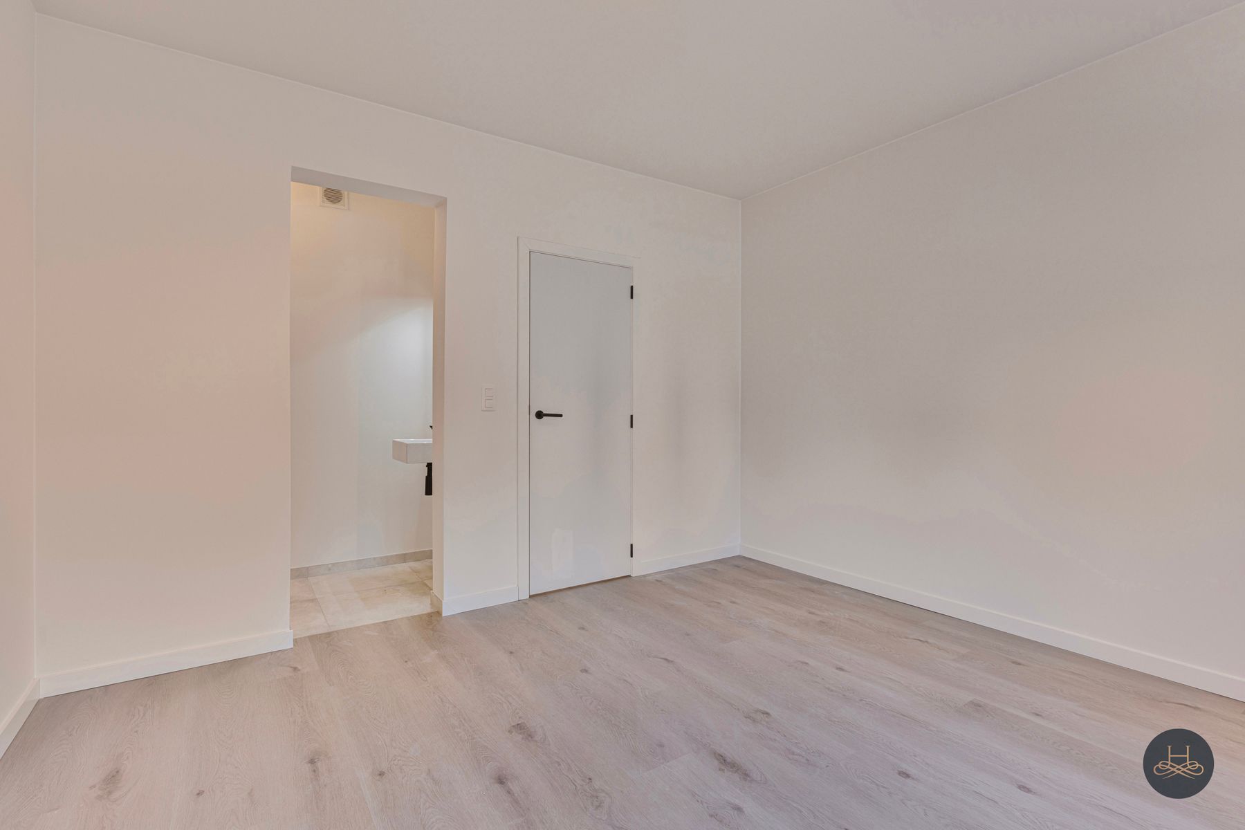 Instapklare woning met 3 ruime slaapkamers en 2 badkamers foto 14