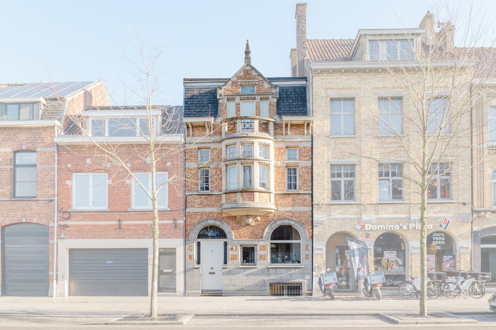 HERENWONING MET 4 SLPKS, TUIN EN HUURGARAGE foto 2