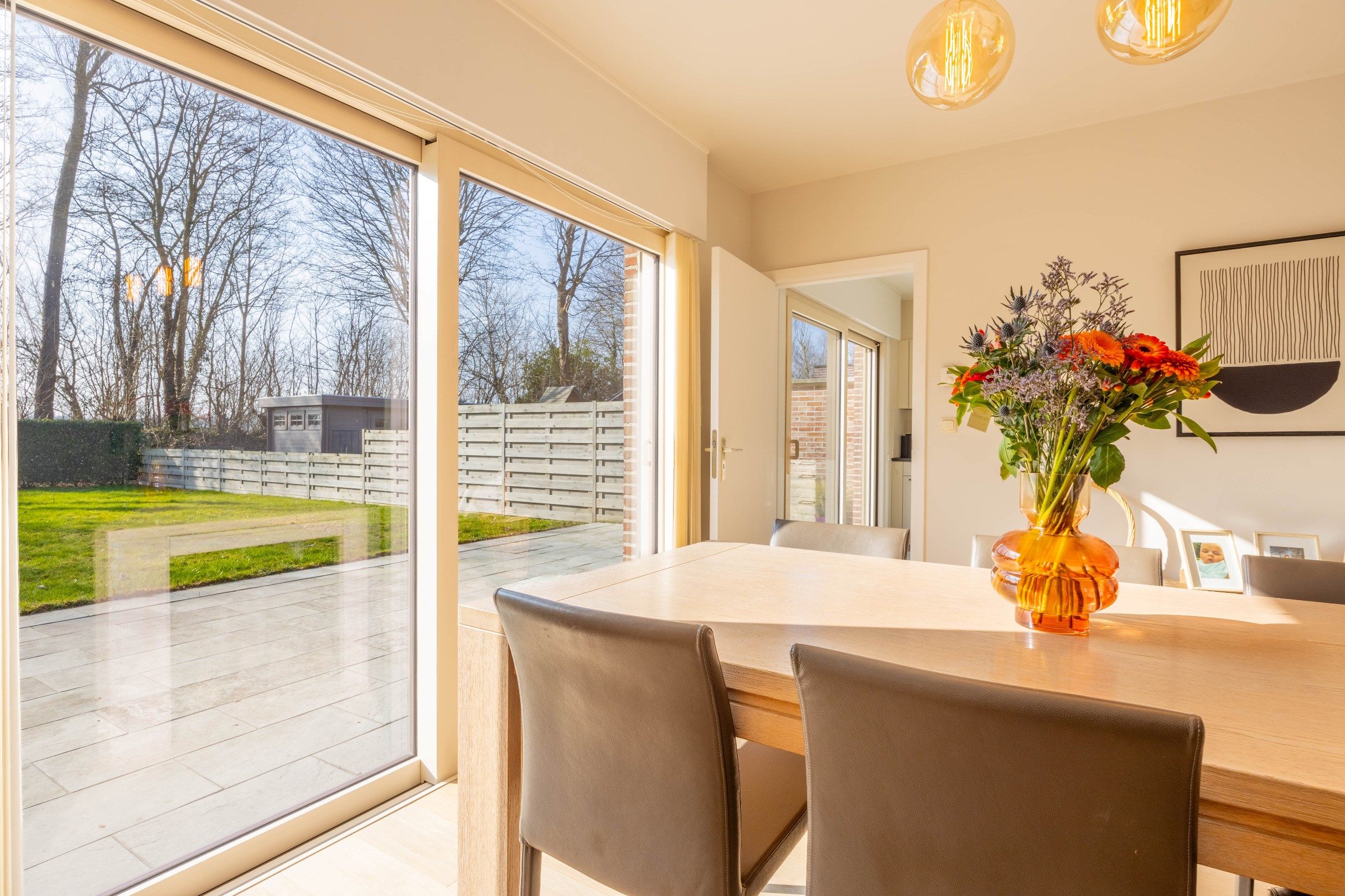 SCHITTEREND INSTAPKLARE WONING MET ZUIDGEORIENTEERDE TUIN foto 9