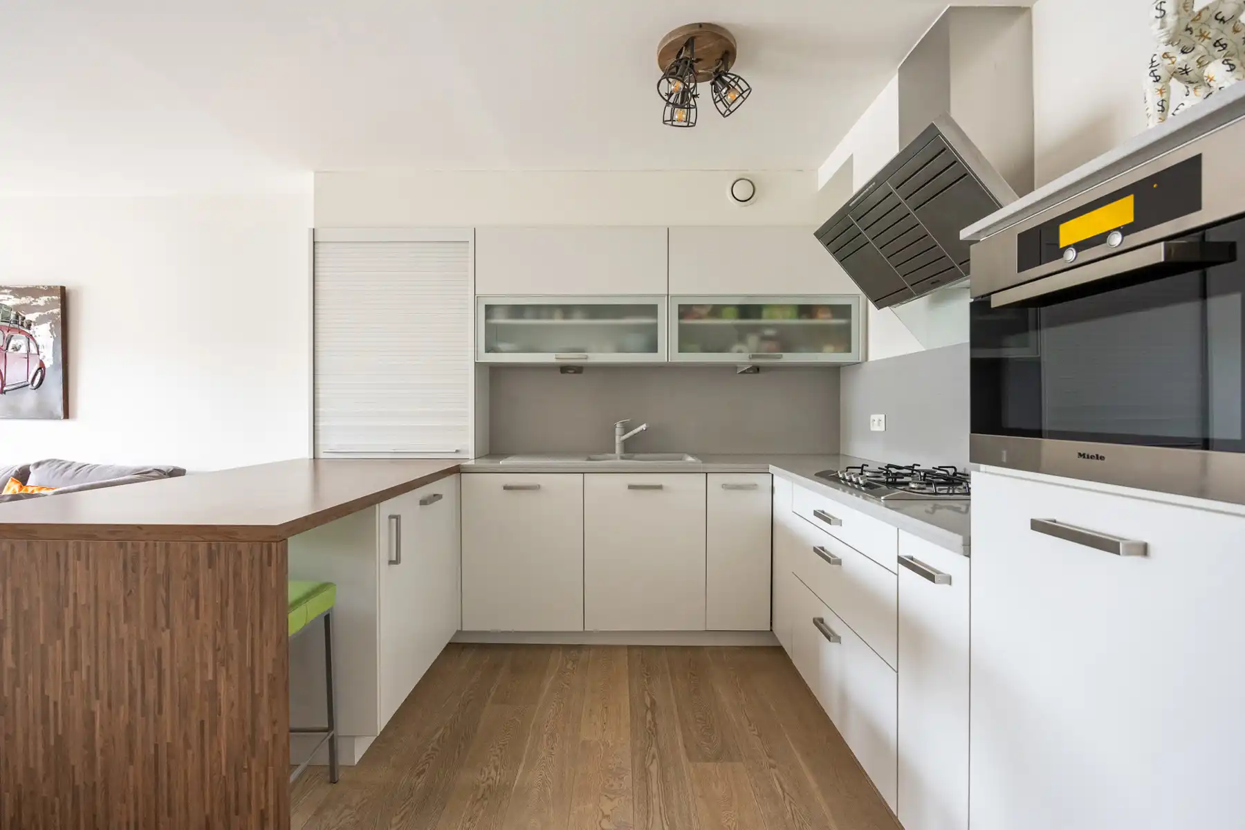 Gelijkvloers appartement met 2 slaapkamers, tuin en autostaanplaats.  foto 8