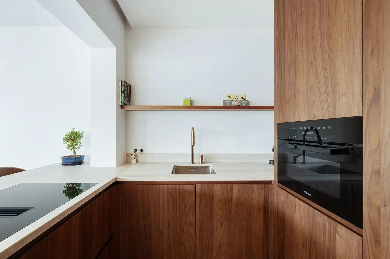 Gerenoveerd appartement centraal gelegen in het centrum van Knokke, vlakbij de winkels en de zee. foto 12
