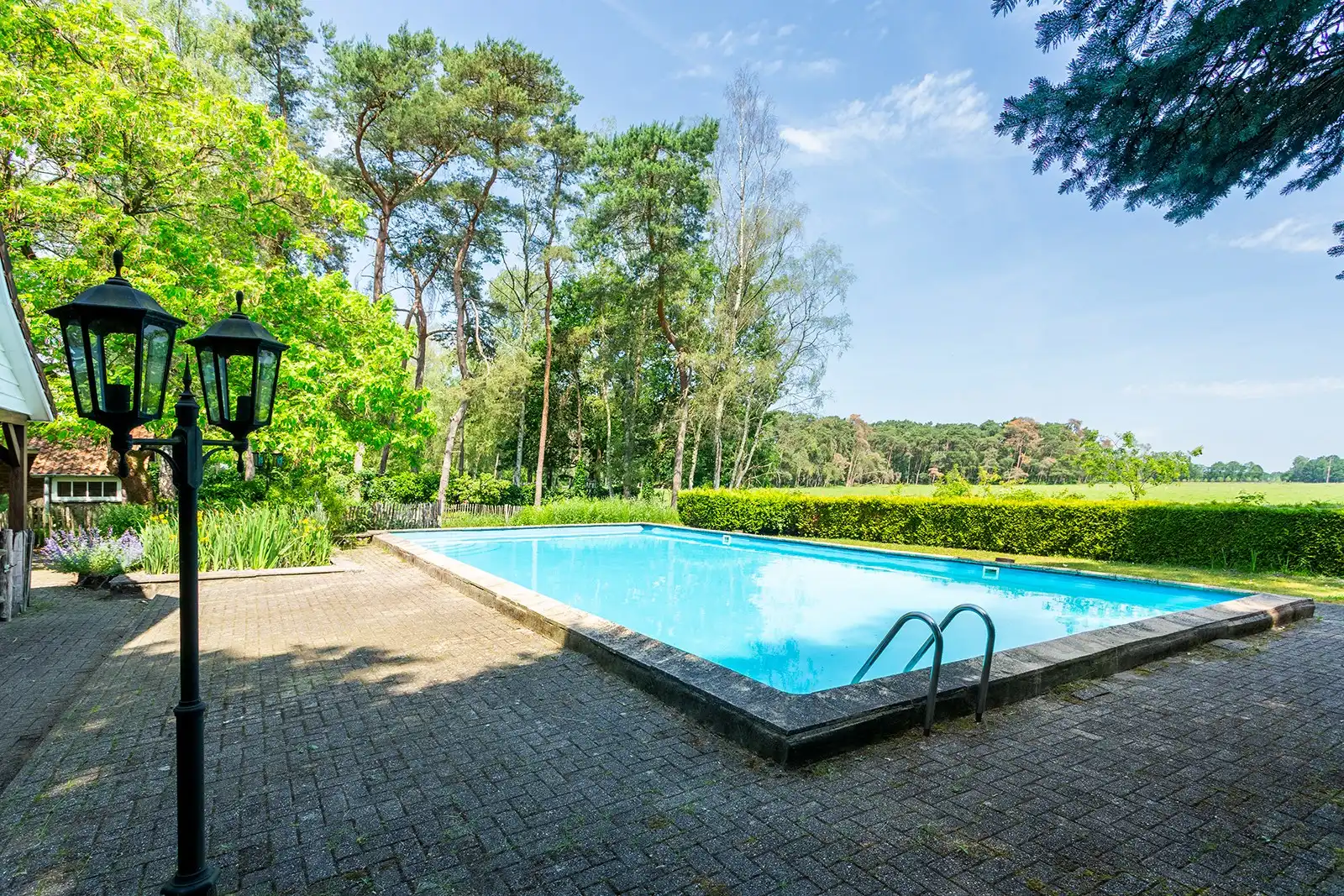 Charmante villa met zwembad en kantoor foto 24