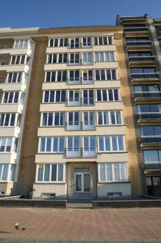 APPARTEMENT MET FRONTAAL ZEEZICHT TE KOOP TE DE PANNE foto 10