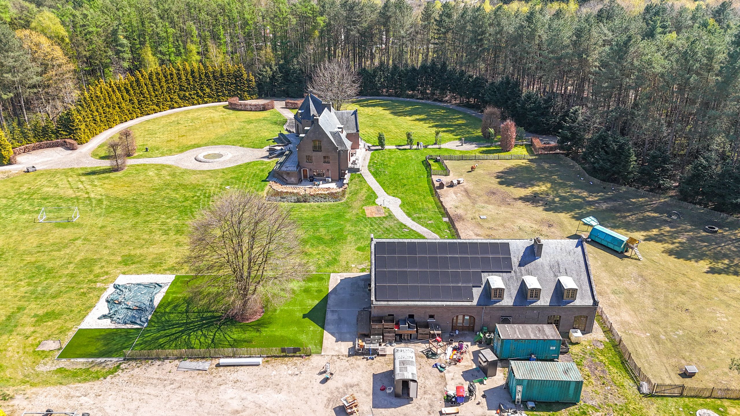 Unieke villa met bijgebouw, op ruim perceel van ca. 8.5 HA! foto 141
