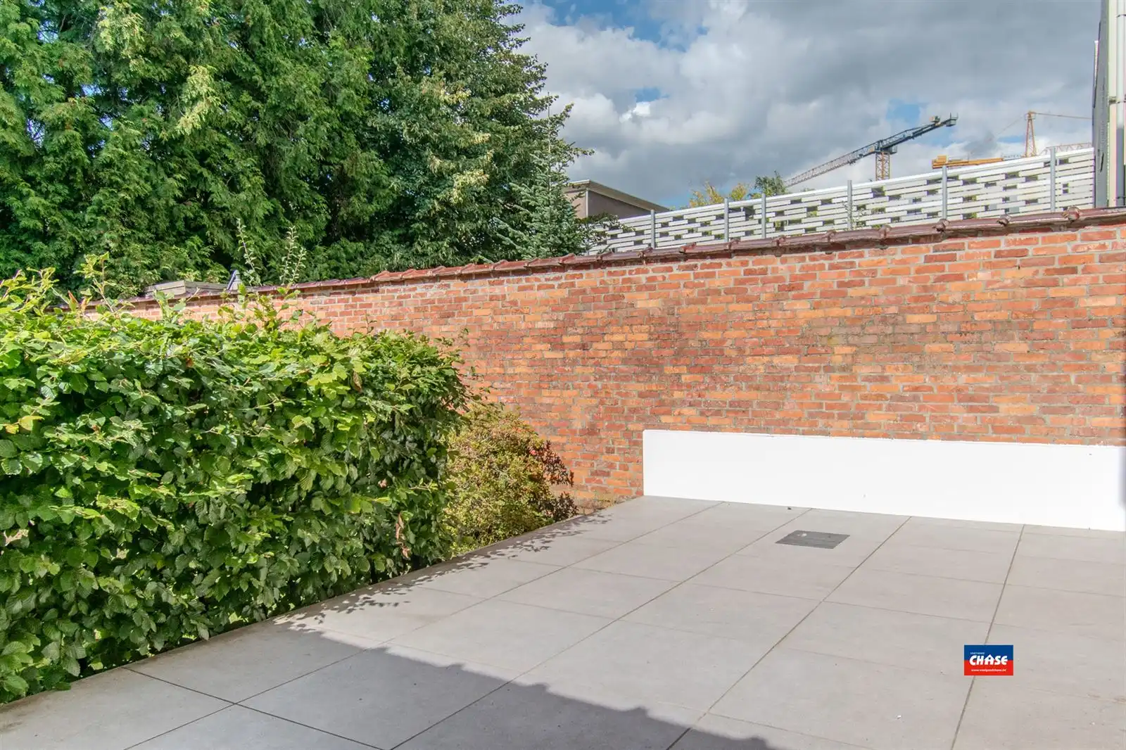 Sfeervol gerenoveerd gelijkvloers appartement met mooie tuin foto 15