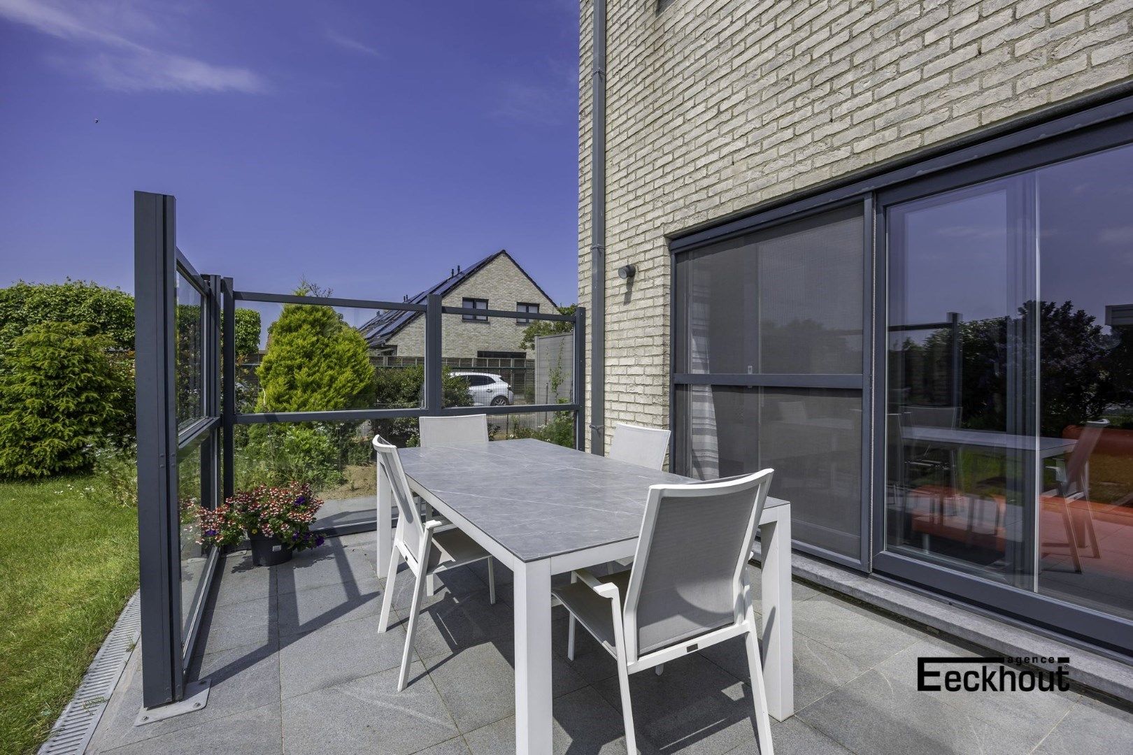 Recente halfopen woning met zonnige tuin & carport te Bredene! foto 12