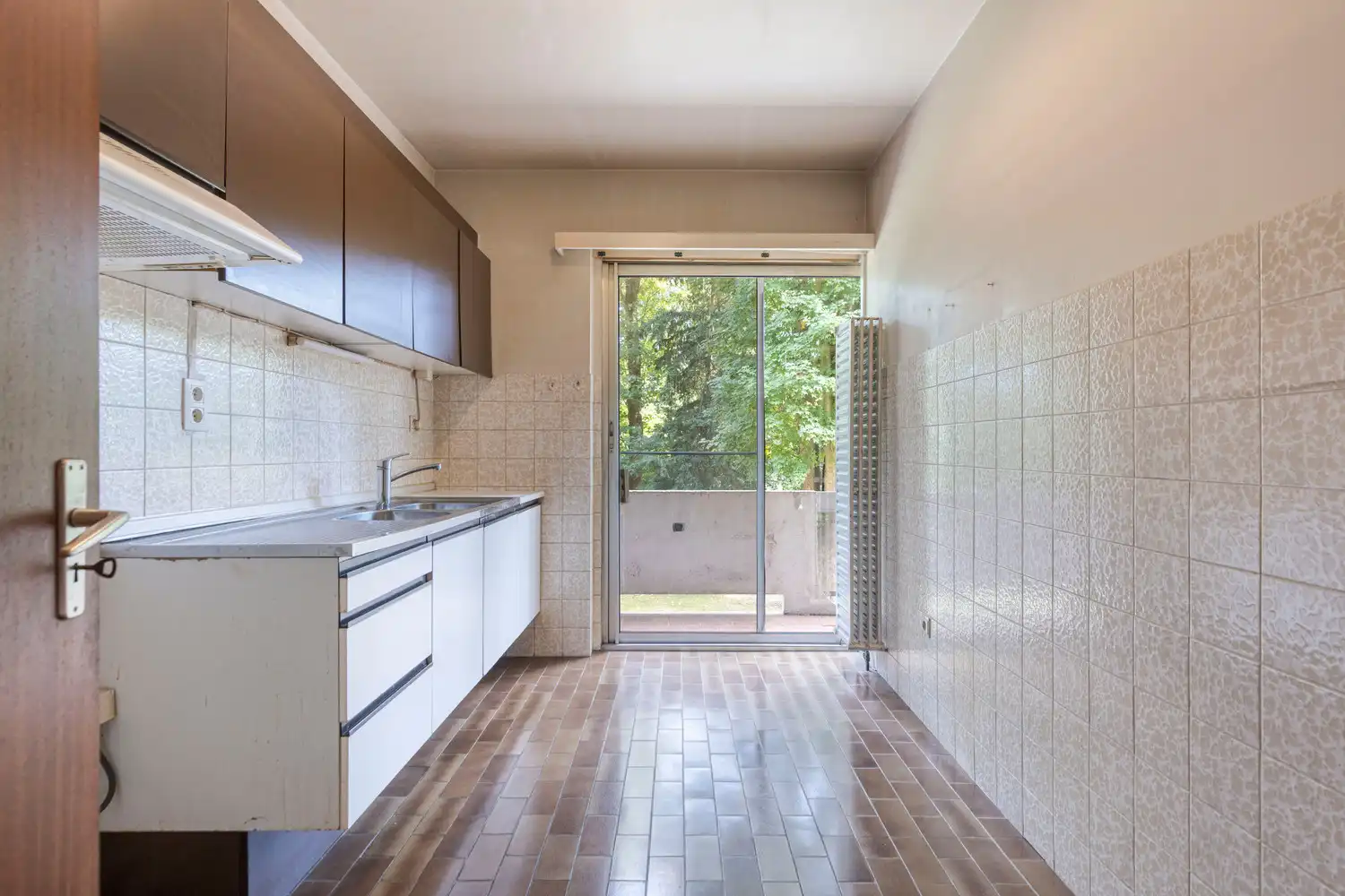 Te renoveren appartement (100m²) op 1ste verdieping met een uitstekende ligging aan de Hoogboomsteenweg in Kapellen! foto 9