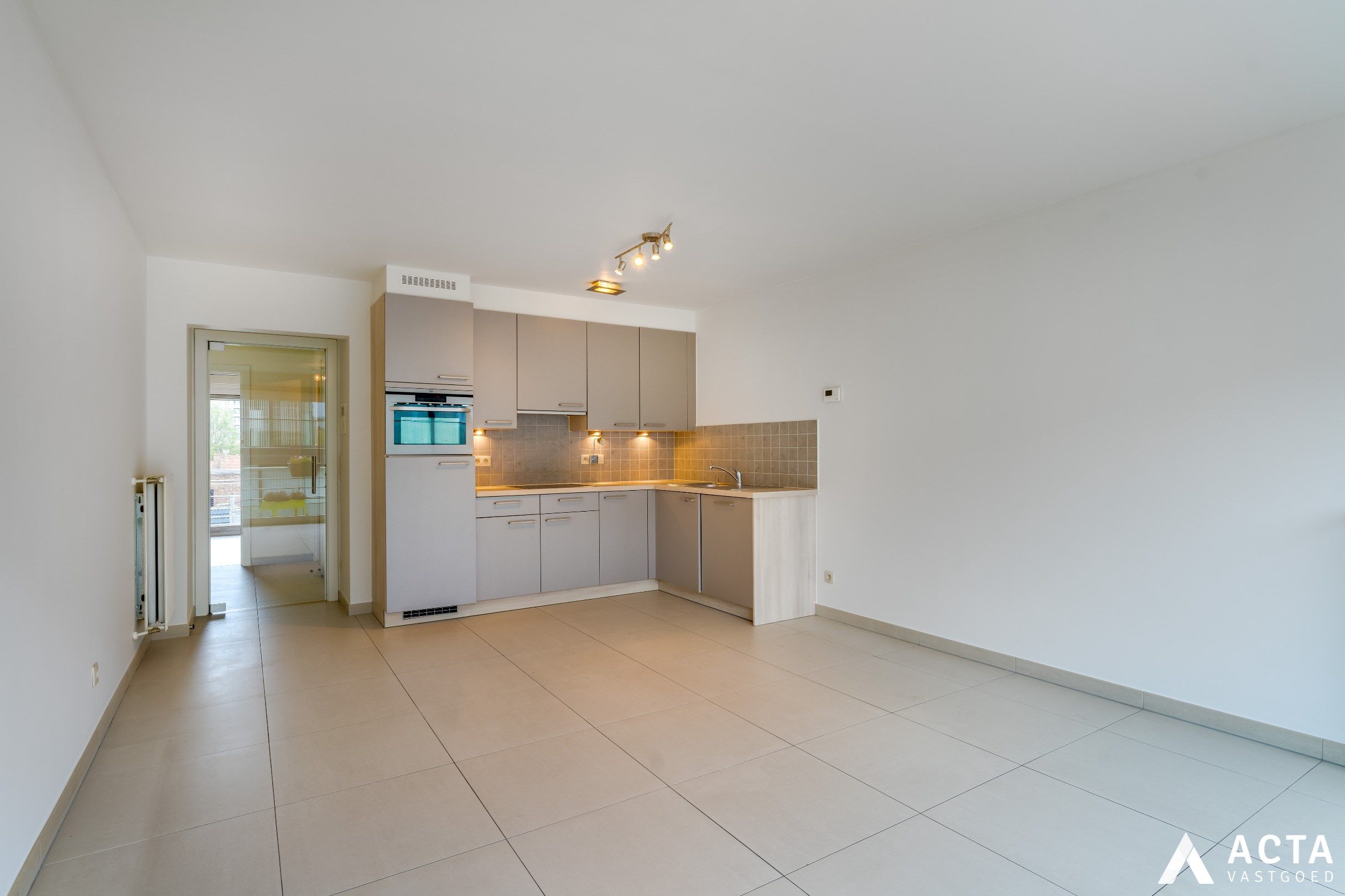 Instapklaar appartement met twee terrassen in Mariakerke! foto 2