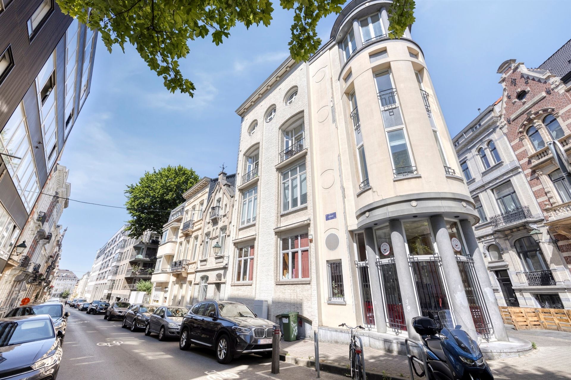 Prachtig 2-slaapkamers appartement nabij Louizalaan foto {{pictureIndex}}