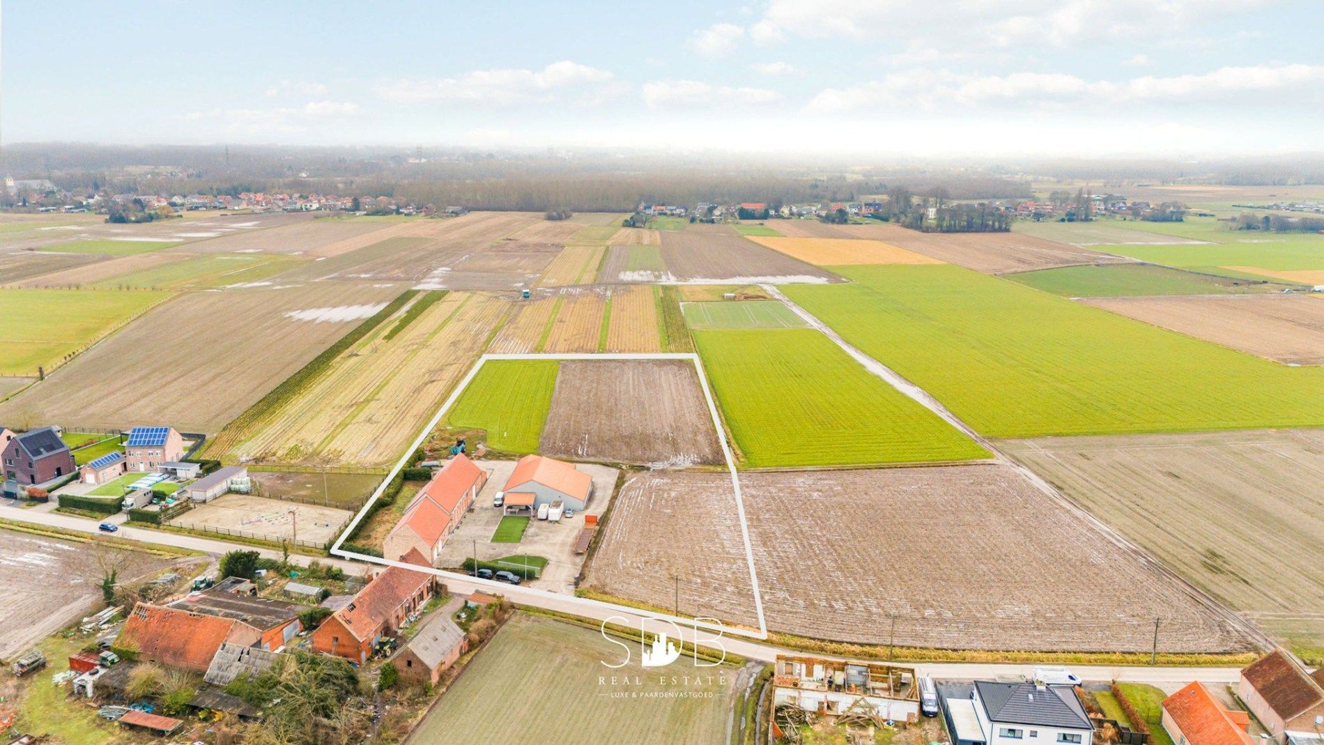 Prachtige villa in hoevestijl met bijgebouwen en akkerlanden/weilanden op 1,45ha foto 2