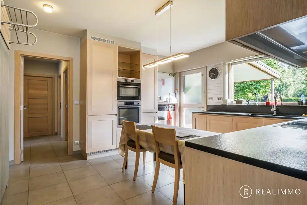 Alleenstaande instapklare woning op 1.483 m² in rustige ligging te Deerlijk! foto 6