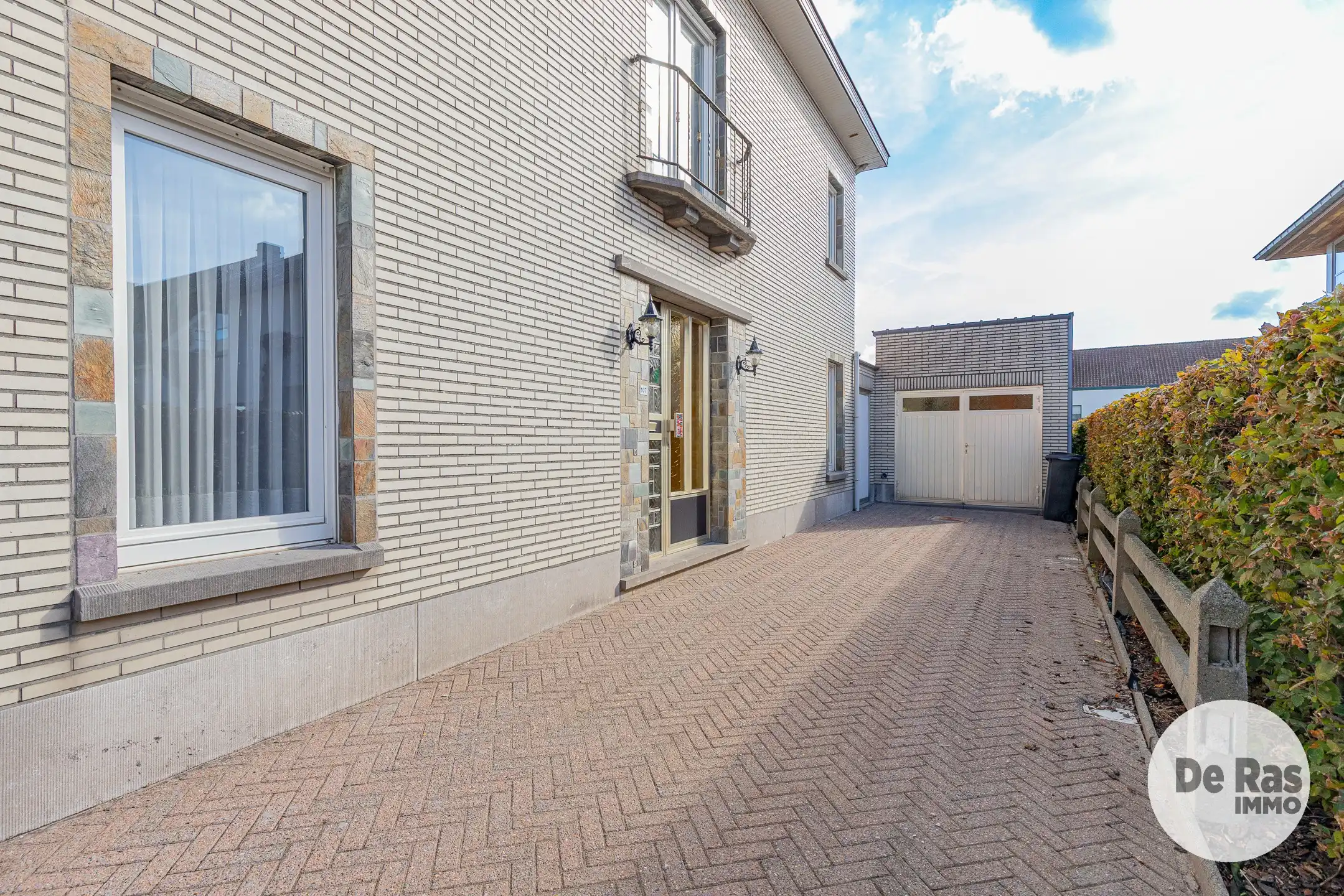 HILLEGEM - Gezinswoning met tuin  foto 3