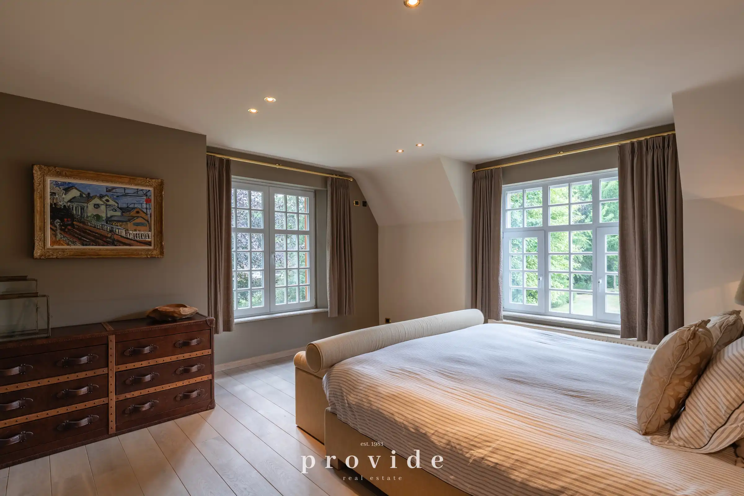 Exclusieve villa op royaal domein in groene omgeving foto 16