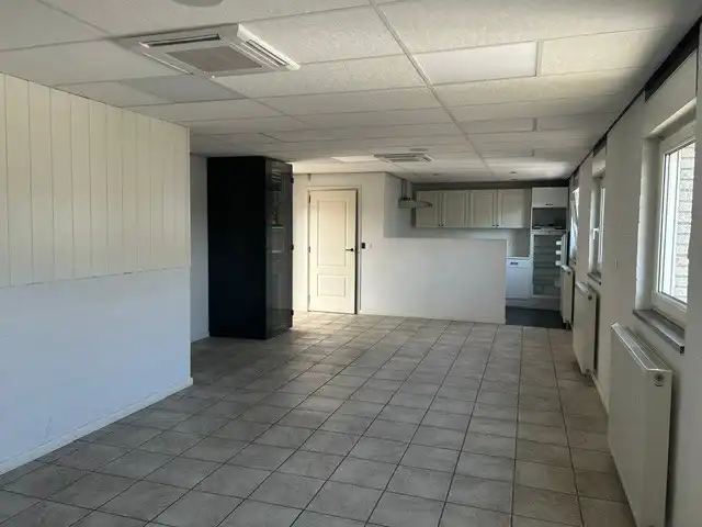 BEDRIJFSPAND MET CONCIERGEWONING foto 87