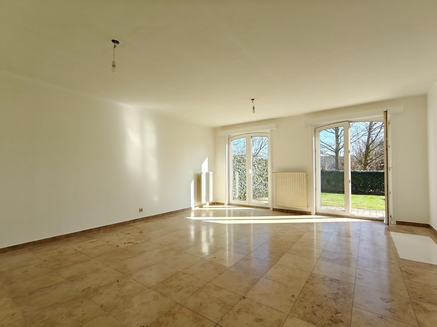 Ruim appartement met garage en 2 slaapkamers in Lokeren foto 3