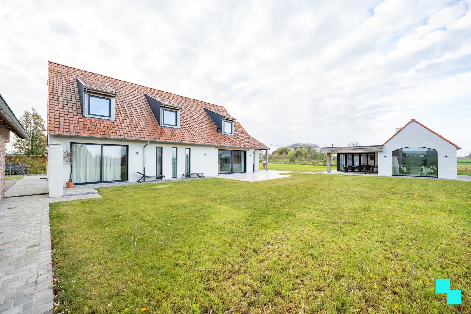 Landelijk gelegen te Ardooie: unieke nieuwbouwwoning (2023) met twee bijgebouwen op een perceel van 5.000 m² foto 25