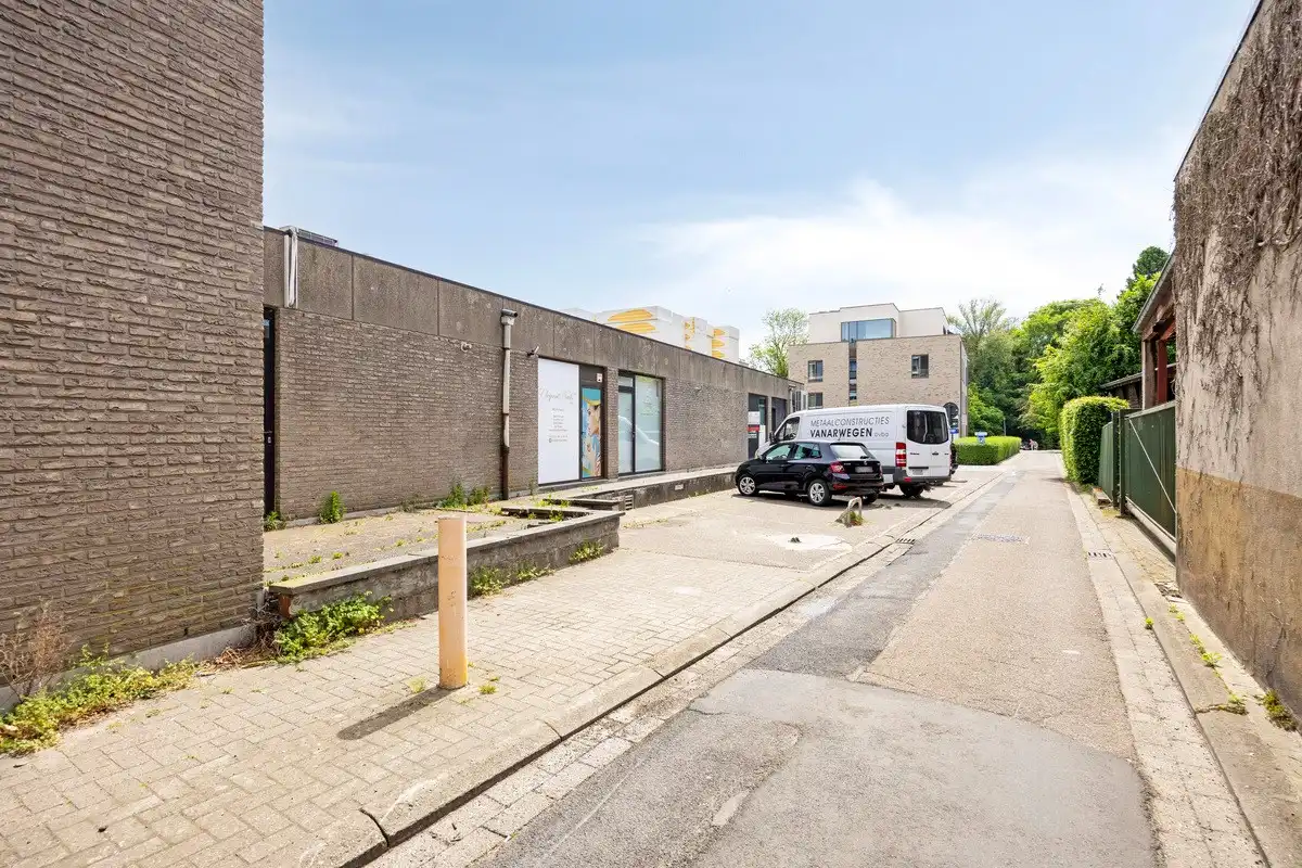 Gunstig gelegen handelsruimtes van 56 m² en 37 m² in gallerij "Laarcenter". foto 15