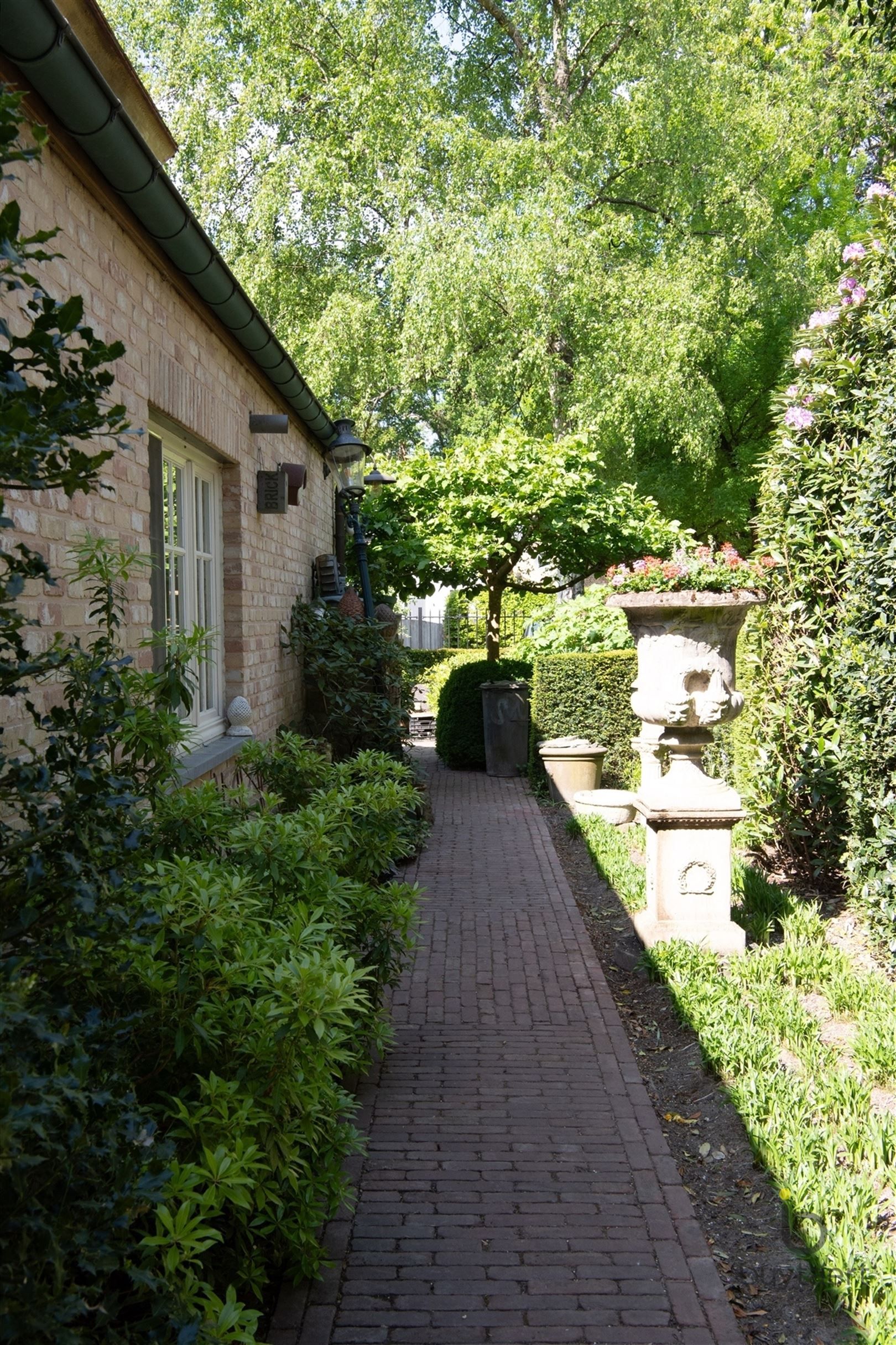 Stijlvolle villa vol originele elementen in het statige groene Koningshof! foto 3