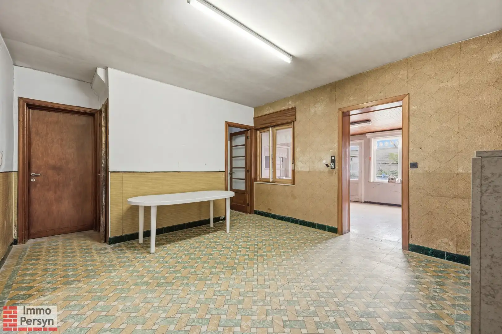 Te renoveren woning met zuidtuin en achteringang met garages foto 10