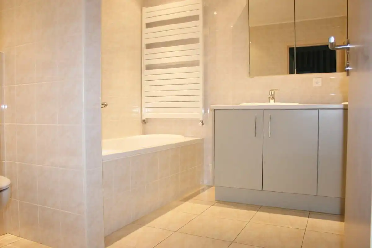 Appartement met terras, lift en garage in het centrum van Lommel. foto 5