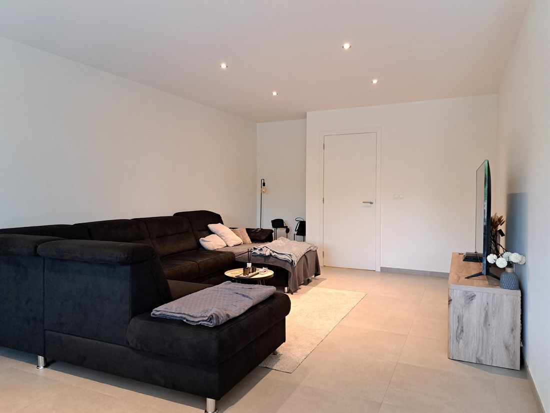 Mooi ruim energiezuinig gelijkvloers appartement te Dilsen-Stokkem foto 3