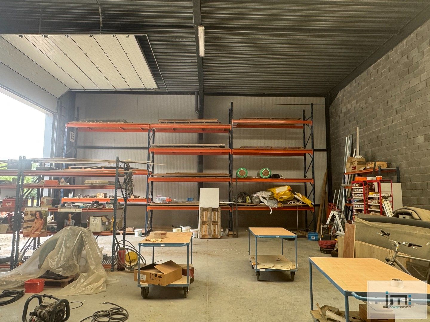 Bedrijfshal foto 3