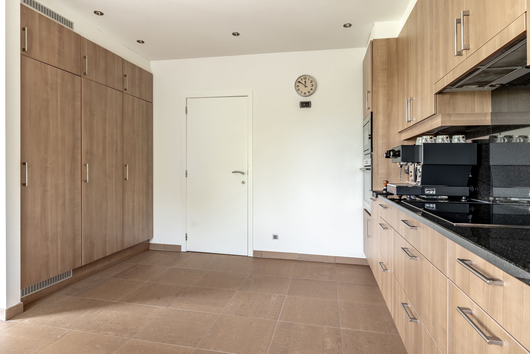 Ruim duplex-penthouse met 4 slpk, 2 (dak) terrassen en vrij uitzicht te Hoogstraten! foto 17