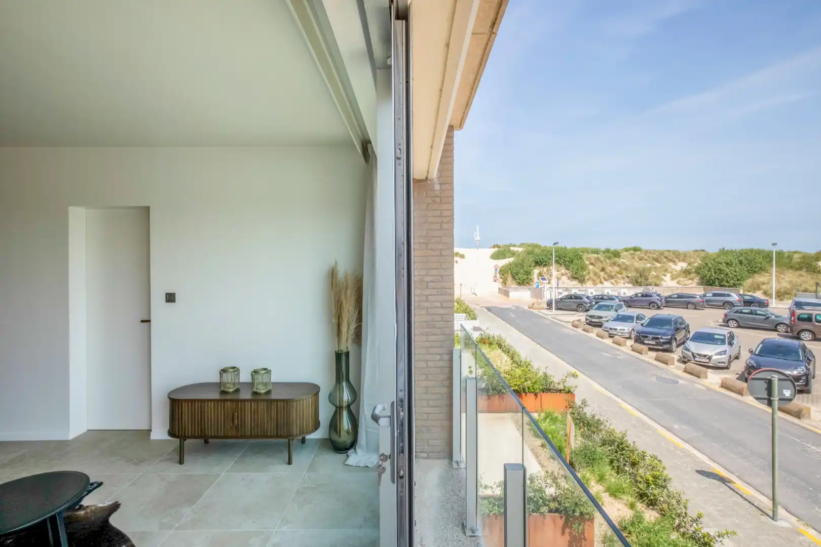 Smaakvol gerenoveerd appartement met zicht op de duinen. foto {{pictureIndex}}