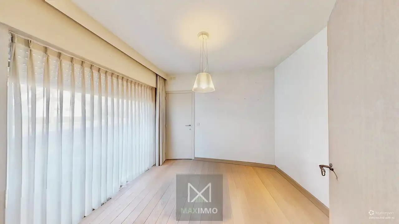 Instapklare halfopen woning met dubbele garage, atelier en ZW-tuin te Rekkem foto 2