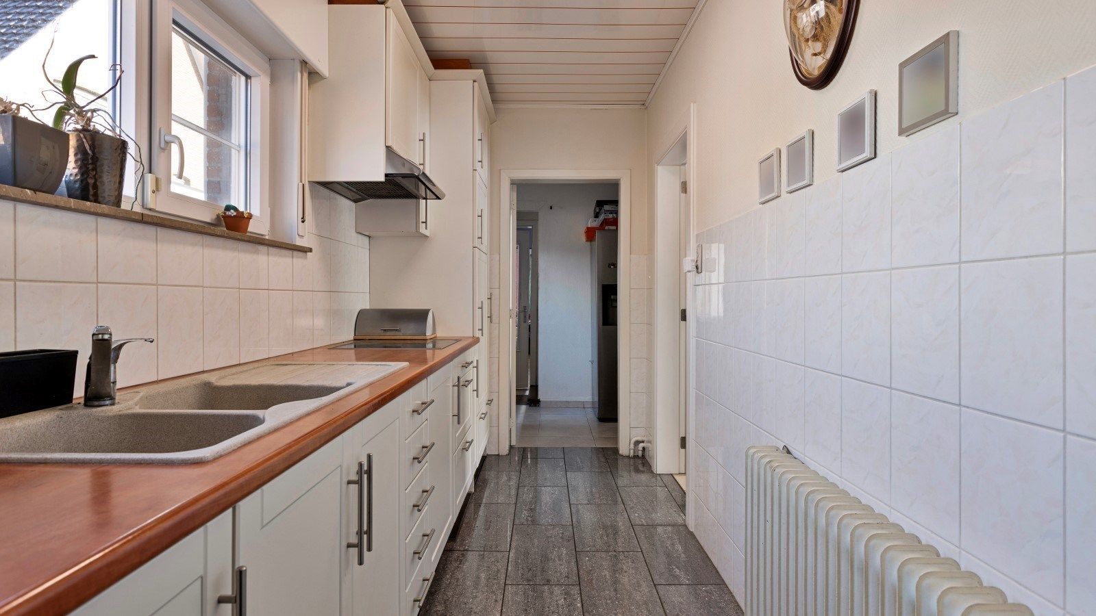 Ruime woning met 4 kmrs, 2 badk en grote opslagruimte te BEGIJNENDIJK foto 5