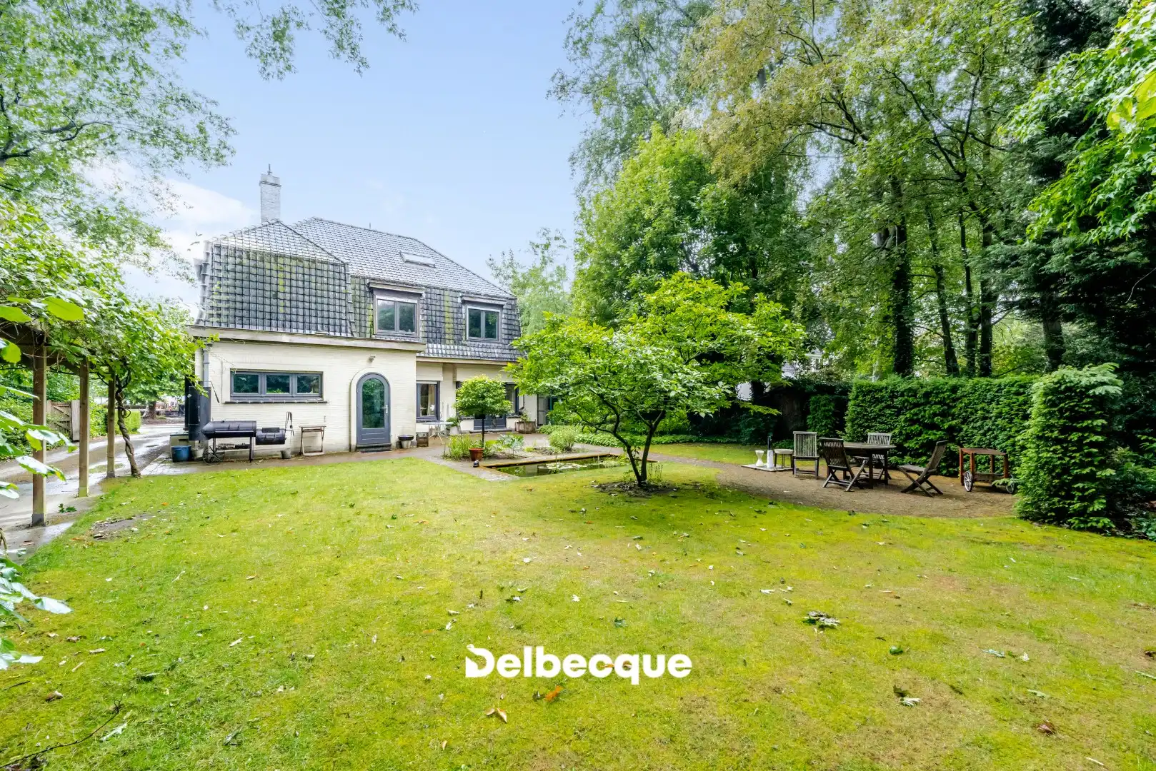 Karaktervolle villa in interbellumstijl op ruim perceel in gegeerde villawijk te Sint-Kruis foto 2