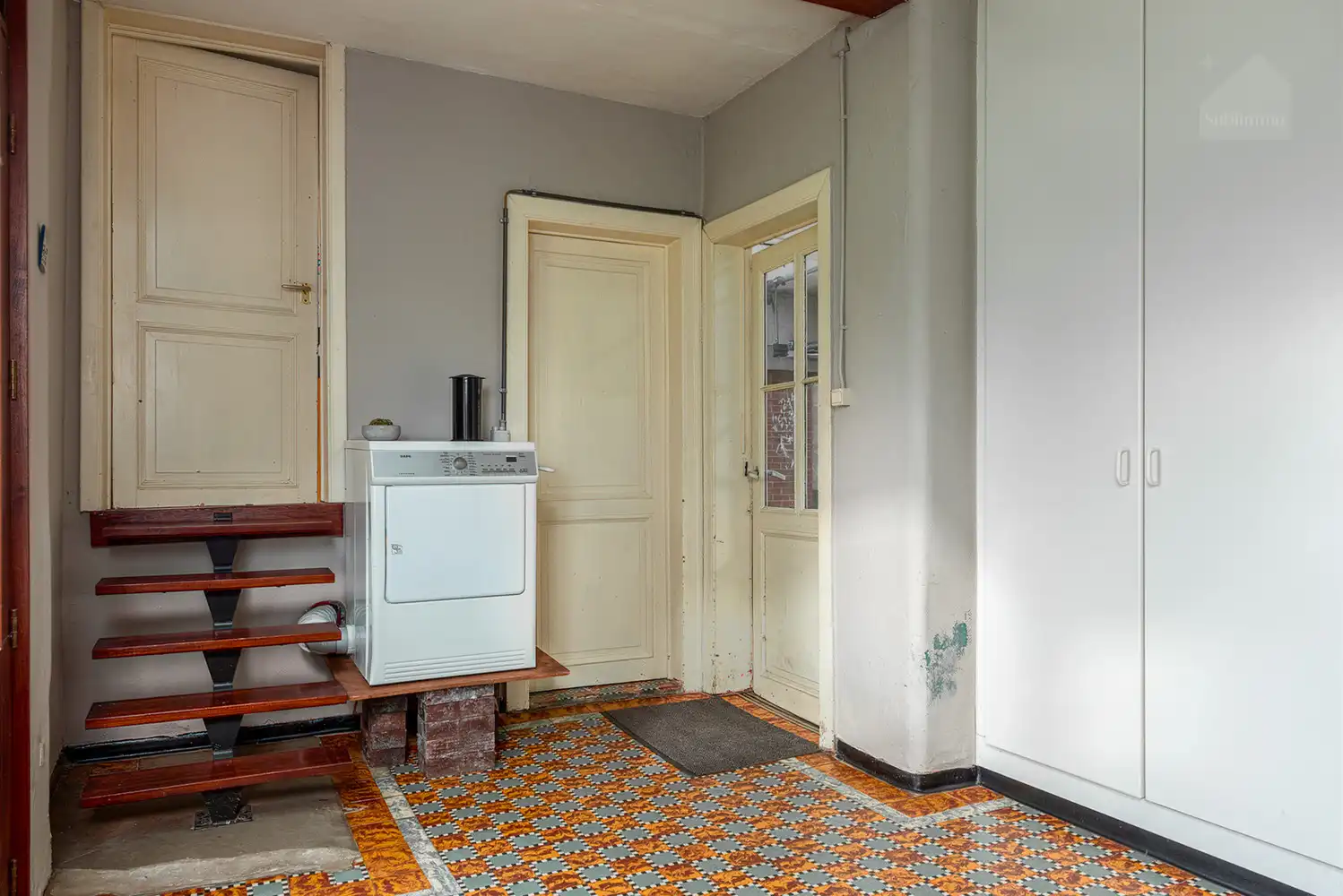 Charmante woning met 6 slaapkamers, garage en gezellige tuin op 695 m² foto 17