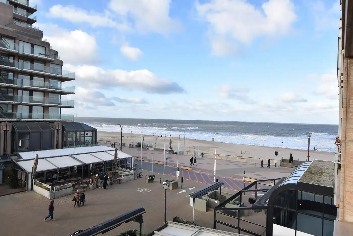 Studio met zijdelings zeezicht centraal gelegen op het Vanbunnenplein foto 7
