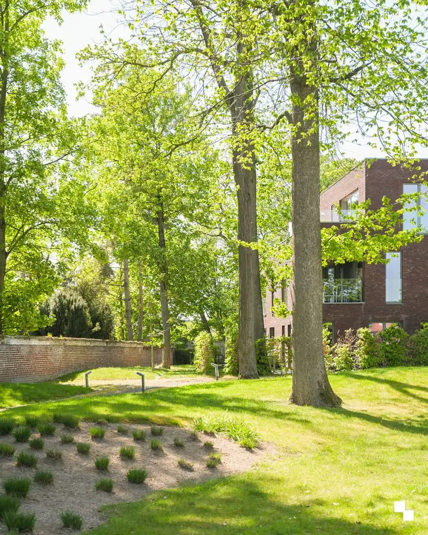 Gelijkvloers appartement omgeven door groen aan de Sint-Denijskerk foto 22