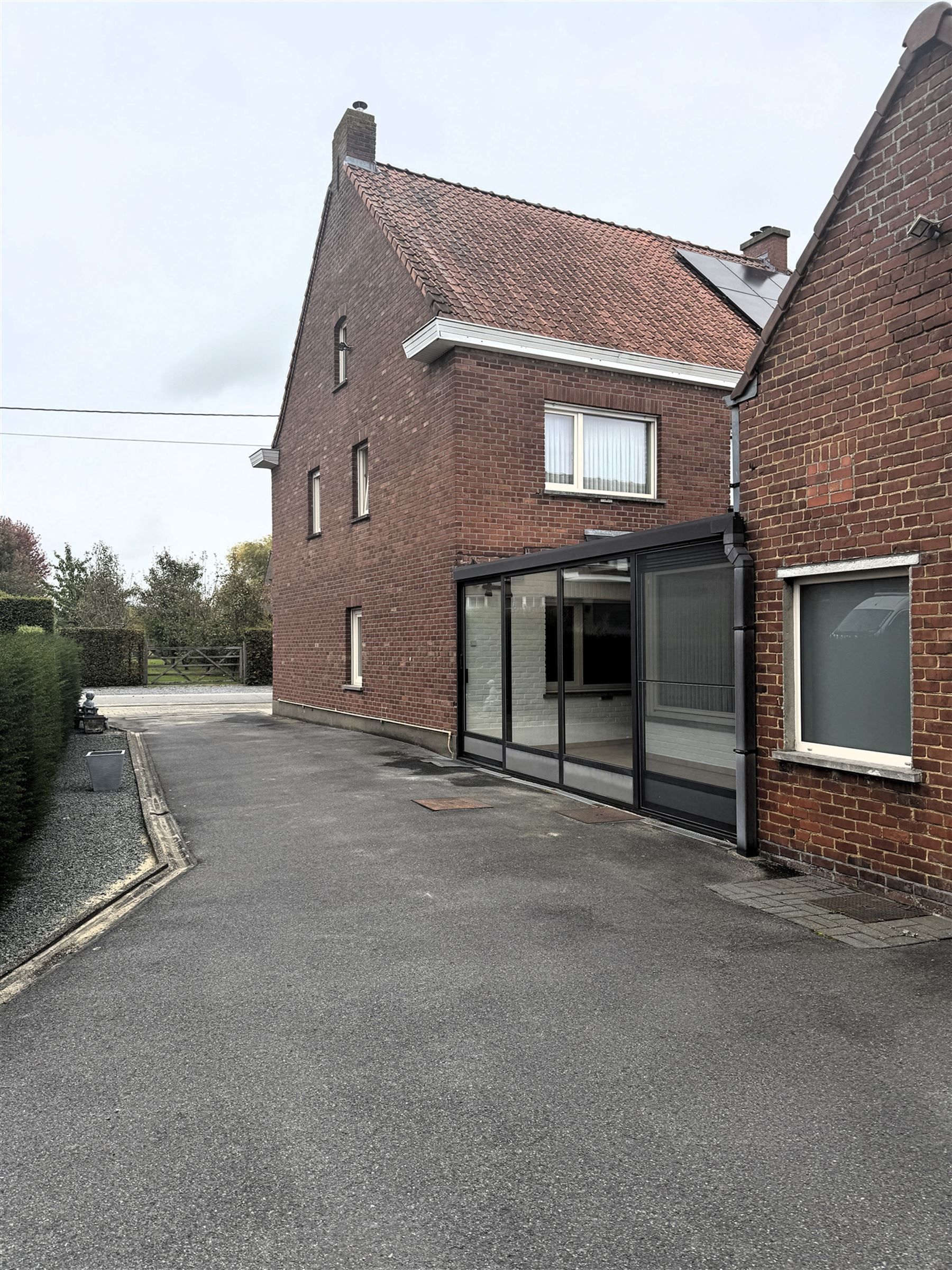 Ruime woning met 3 slaapkamers en grote tuin foto 14