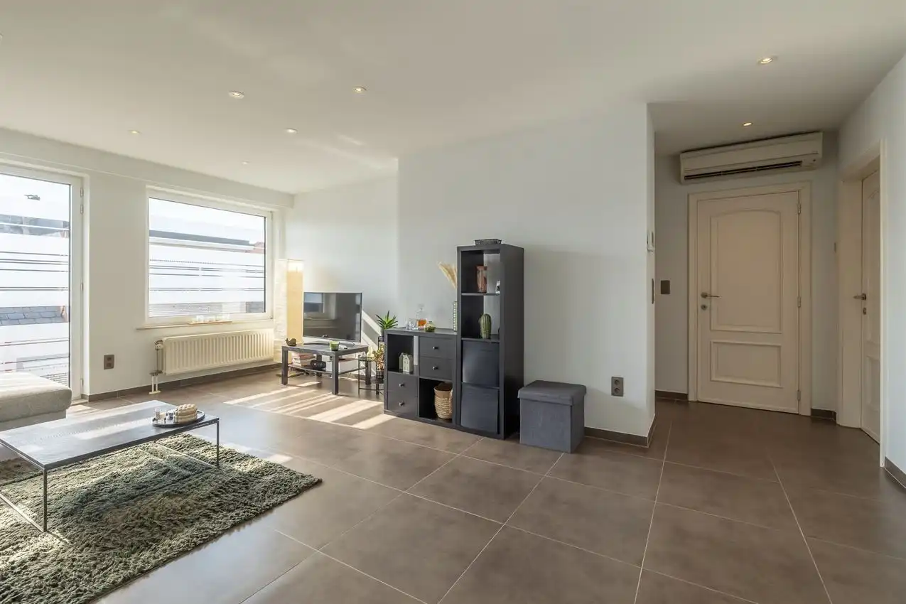 Appartement met twee slaapkamers, terras en autostaanplaats te midden van centrum foto 3