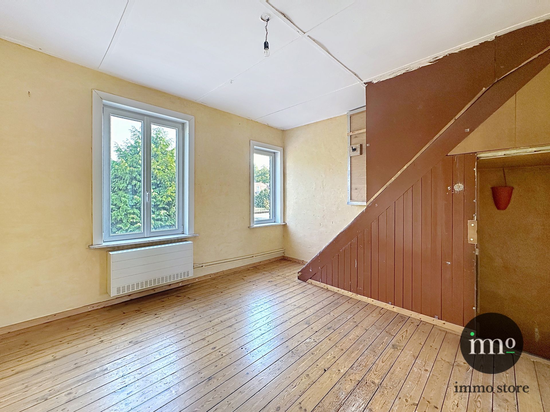 Deels te renoveren 3-gevel met mooie tuin en garage. foto 13