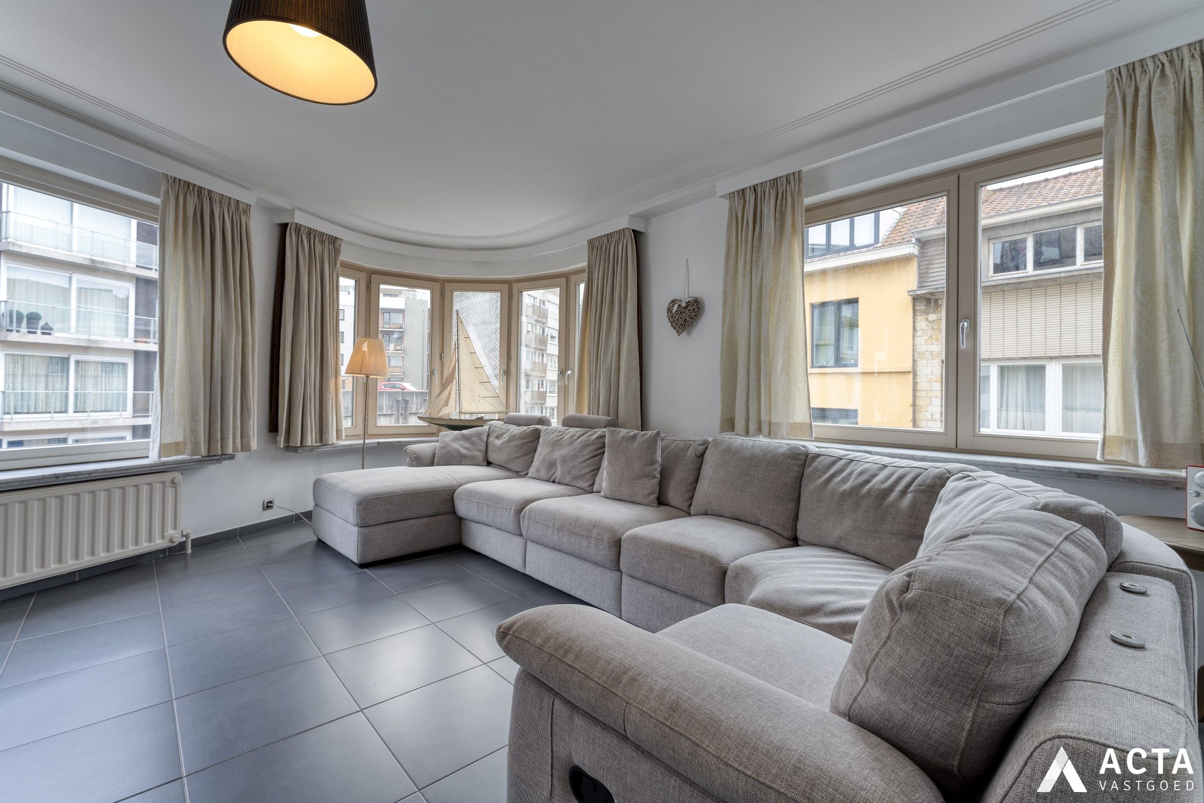 Gerenoveerd hoekappartement met twee slaapkamers nabij strand van Oostende foto 3