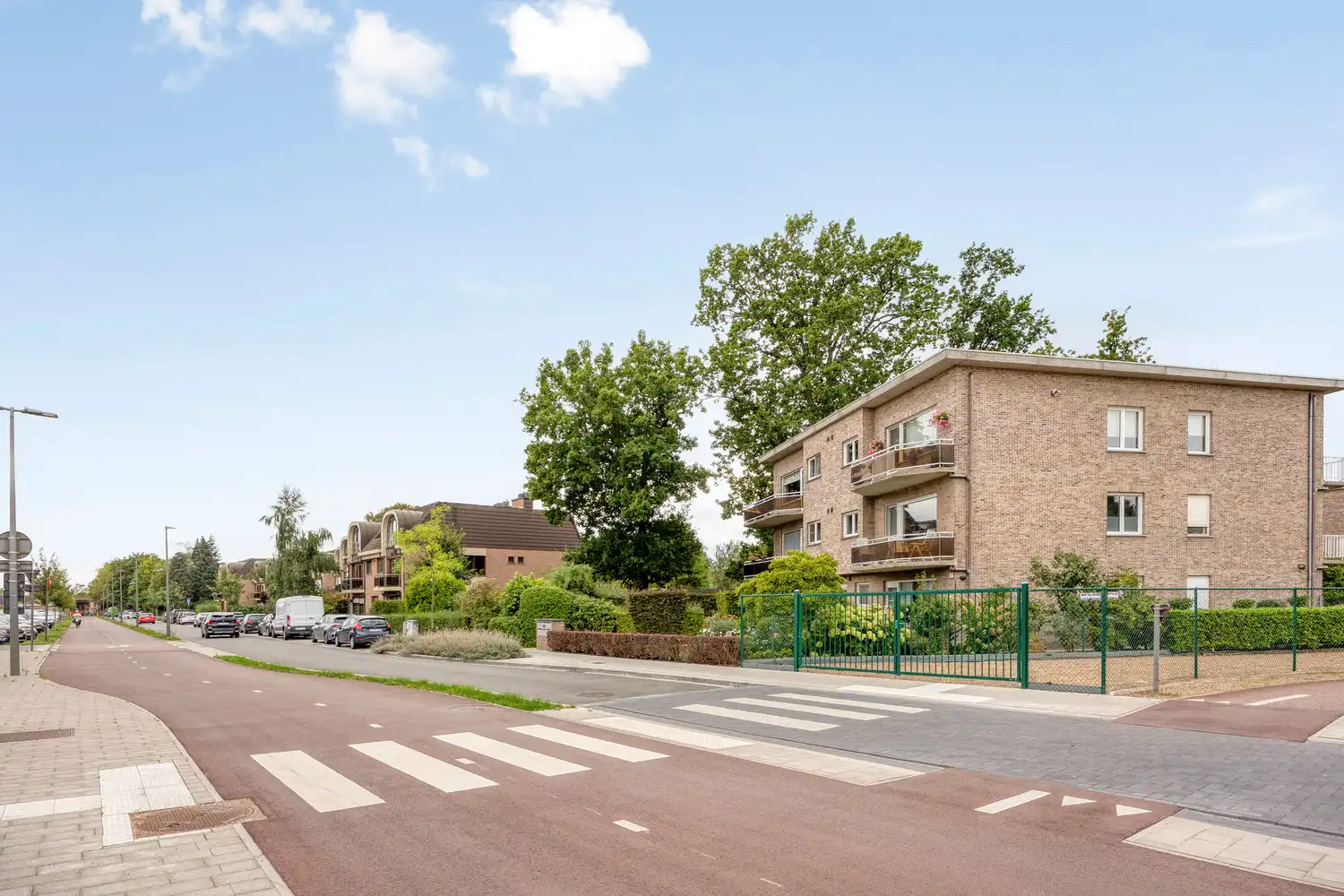 Lichtrijk en ruim 3 slaapkamer appartement met garage! foto 2
