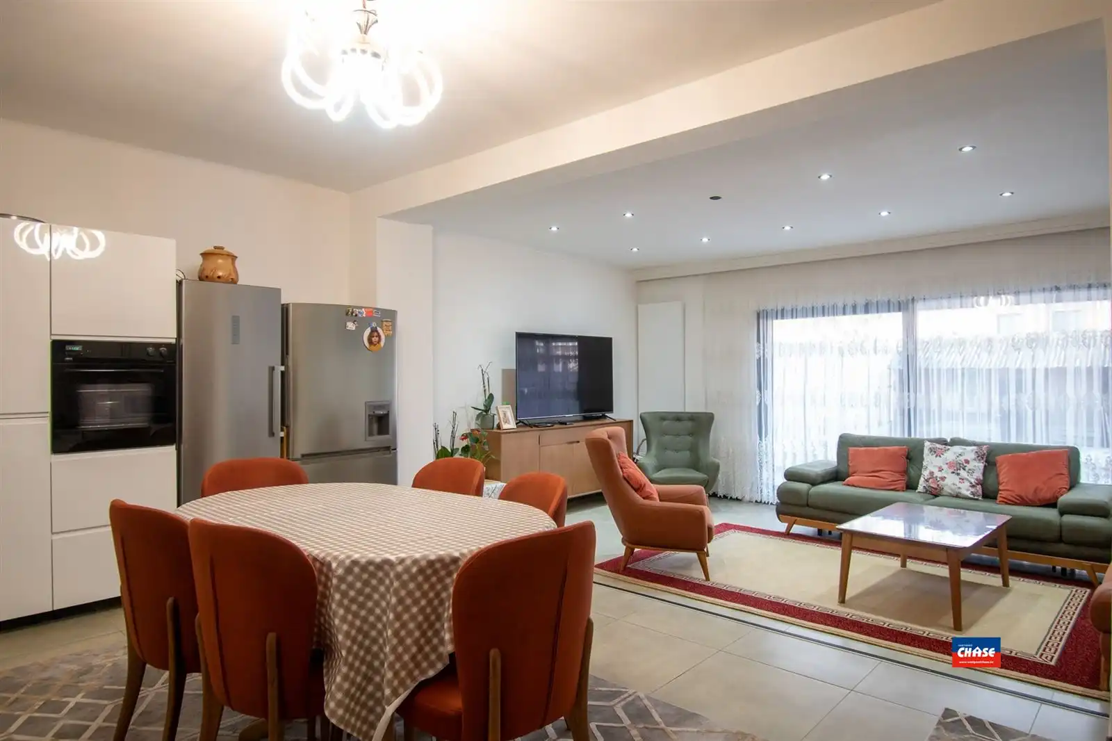 Ruime gezinswoning met vier slaapkamers en tuin foto 11