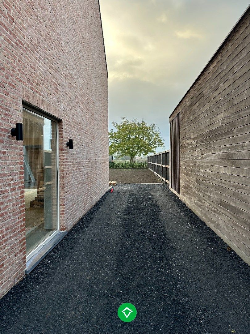 Stijlvolle halfopen nieuwbouwwoning in het landelijke Koekelare foto 6