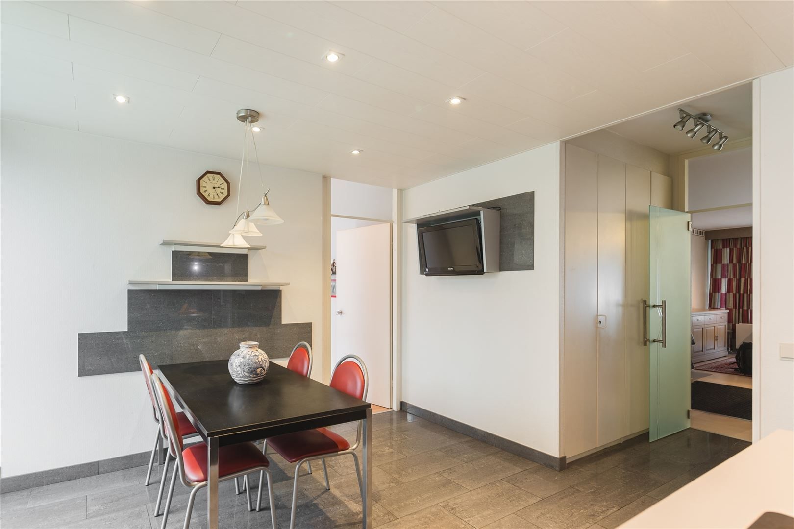 Uniek gelijkvloersappartement met tuin, dubbele garage en tal van mogelijkheden foto 3
