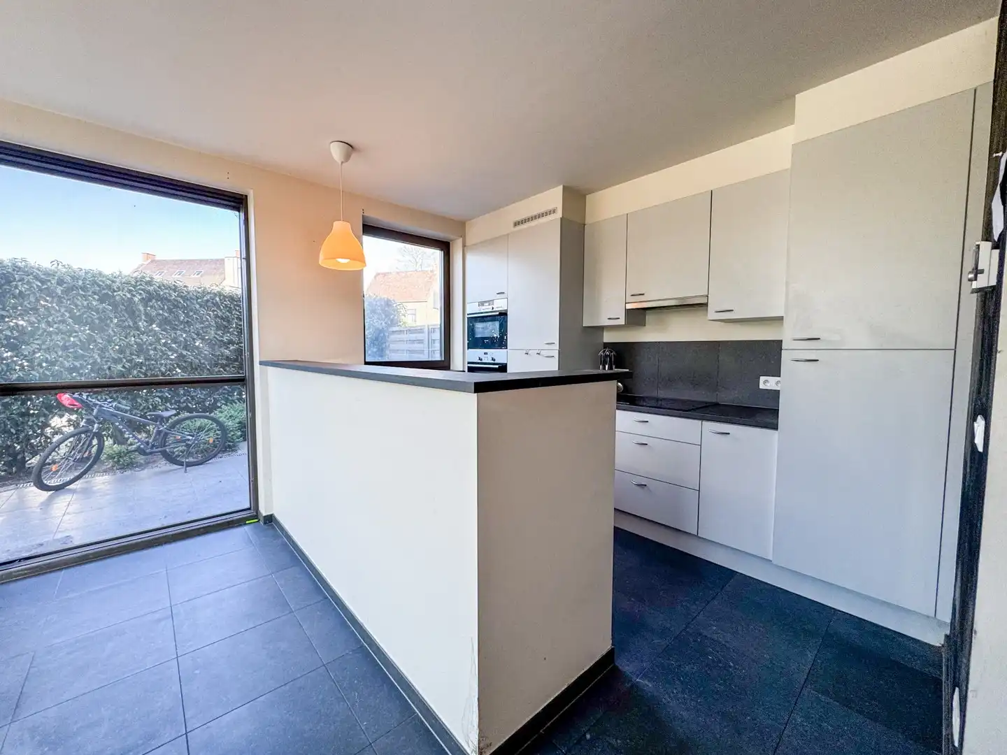 Ruime gezinswoning met 4 slaapkamers, zonnepanelen en gunstig EPC foto 4