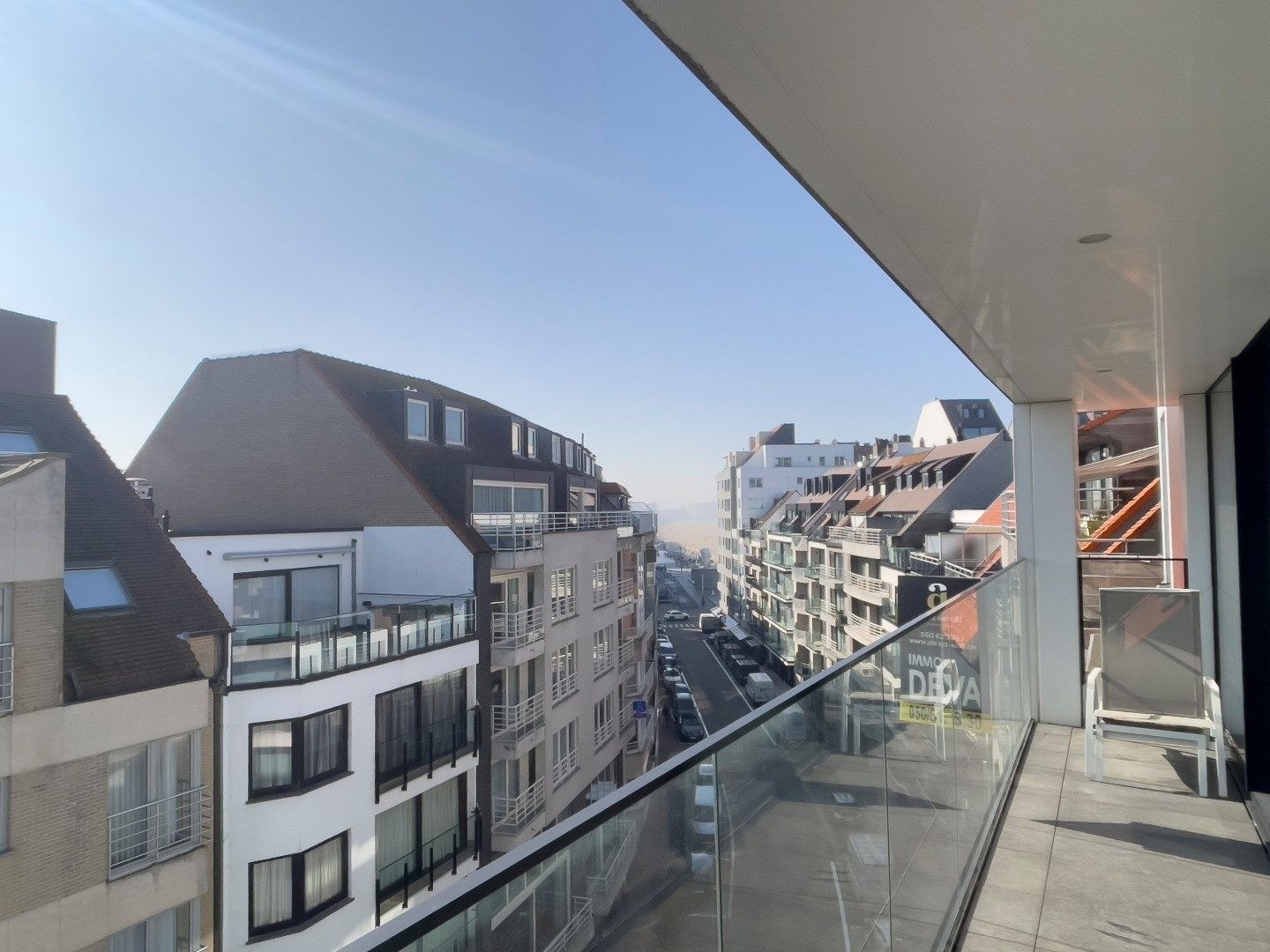 Buitengewone hoekduplex ( 274m²) gelegen vlakbij Zeedijk en het Rubensplein. Ruime garage te koop in het gebouw. foto 10